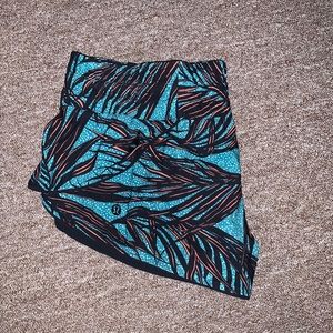 Lululemon 2” shorts